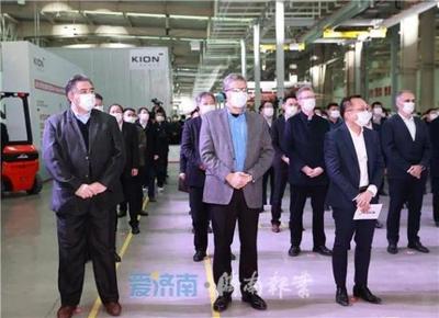 凱傲中國(guó)叉車一期項(xiàng)目投產(chǎn)暨美國(guó)德馬泰克項(xiàng)目開工活動(dòng)在萊蕪區(qū)舉行